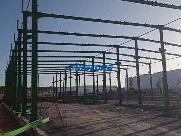 Instalación de estructura de acero de almacén por parte de un cliente marroquí