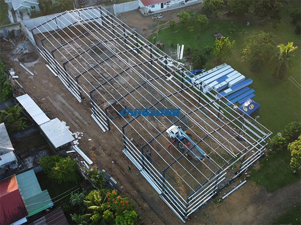 Construcción del almacén metalica 60x20m en Honduras