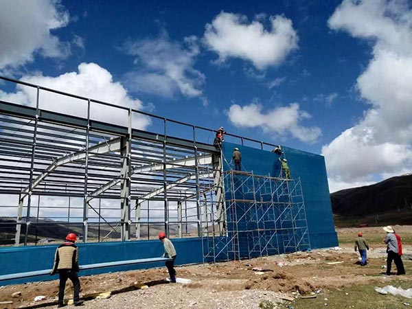 edificio con estructura de acero